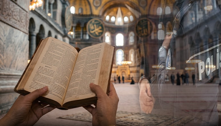 Ayasofya'da yüksek sesle İncil okuyan turistler gözaltına alındı
