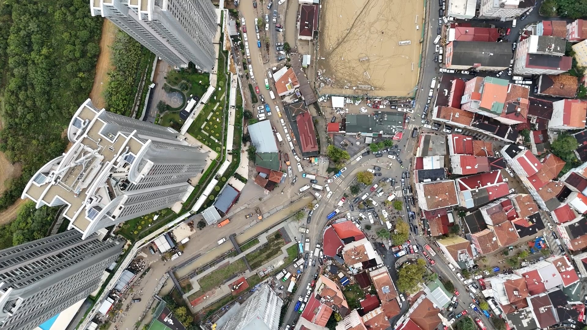 Ayazağa'da Sel Felaketi Drone ile Görüntülendi: Kağıthane Deresi Taştı