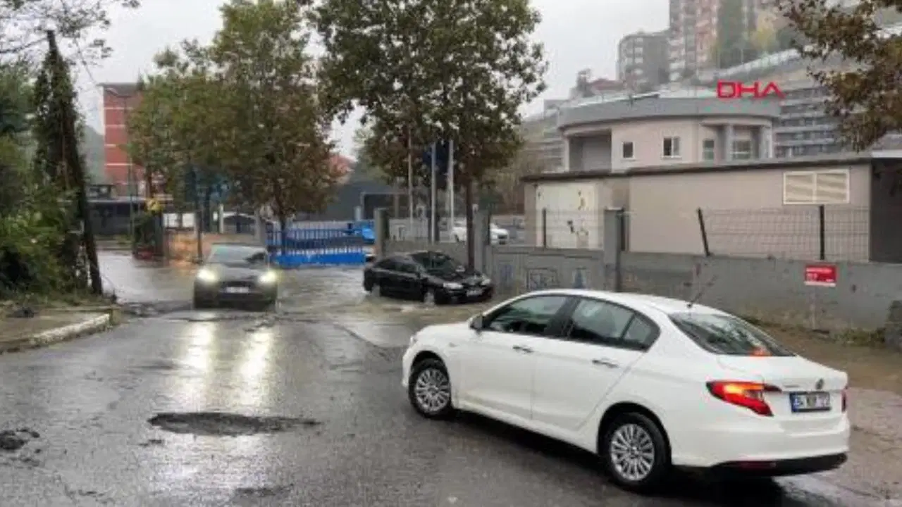 Ayazağa'da sel felaketi: Gün ağarınca hasar ortaya çıktı