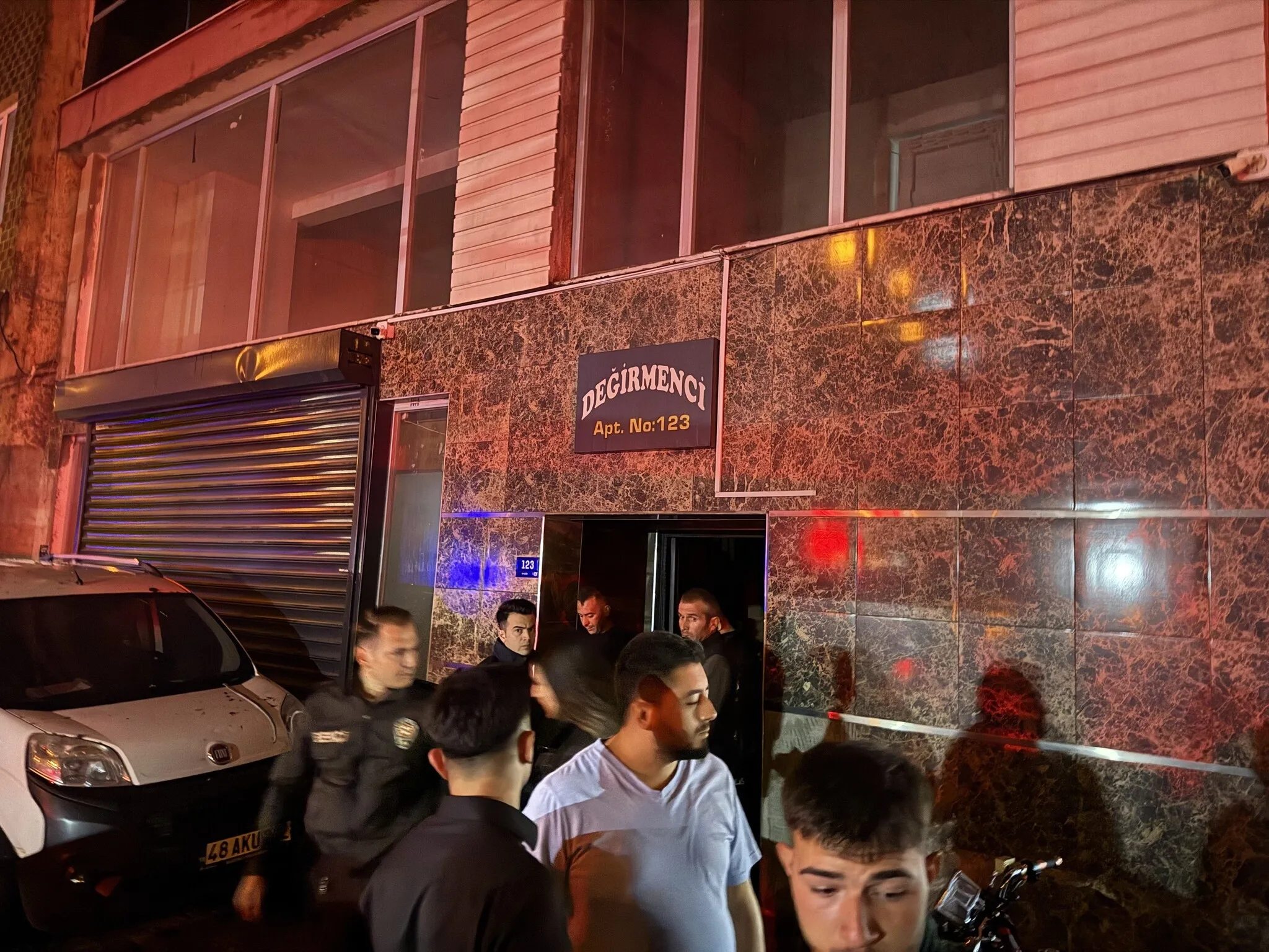 Aydın'da gece yangını: Uykuda yakalanan 5 kişi dumandan etkilendi