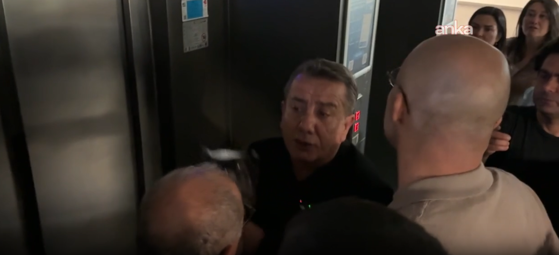 Aydın Meclisi'nde Mikrofon Kriz: Başkan Anıl Yetgin Tartışma Yarattı