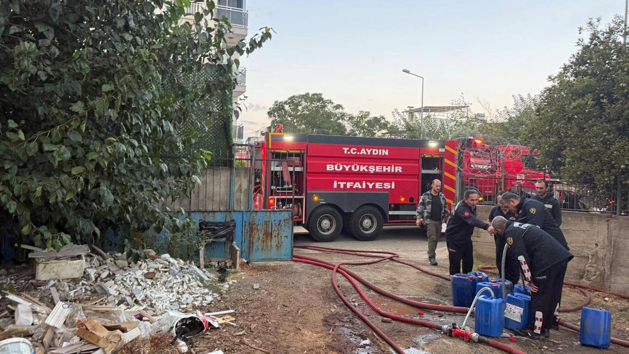Aydın'da Odun Deposunda Yangın: 1 Saatte Söndürüldü