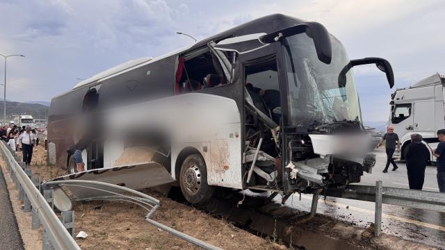 Aydın'da Otomobil ve Yolcu Otobüsü Çarpıştı: 9 Yaralı