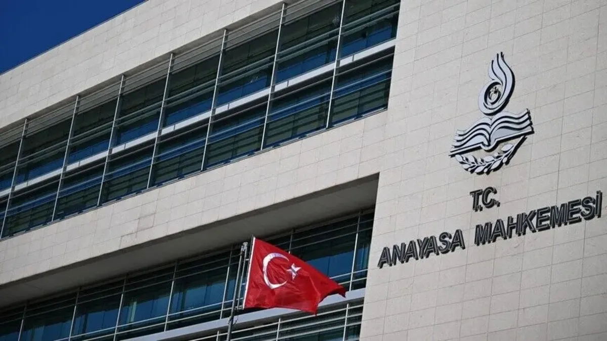 AYM'den noterlerin hafta sonu çalışmasına iptal