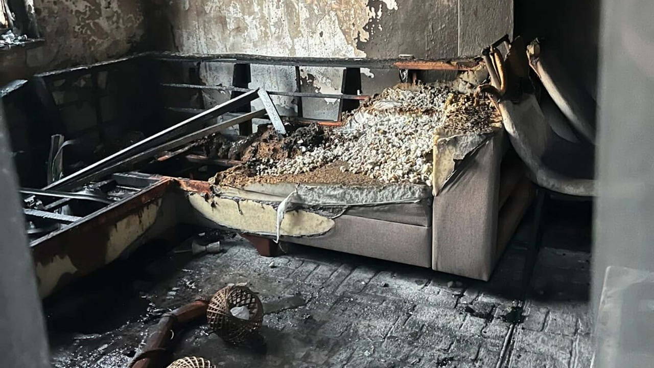 Ayrıldığı Eşinin Evini Ateşe Verdi: Anne ve 2 Kızı Banyoya Sığındı