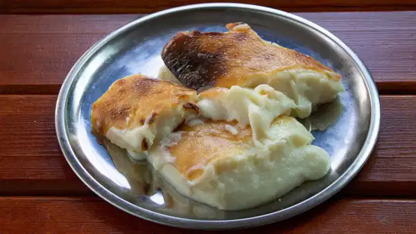 Az Malzemeyle Hazırlanan Pratik Süt Helvası Tarifi