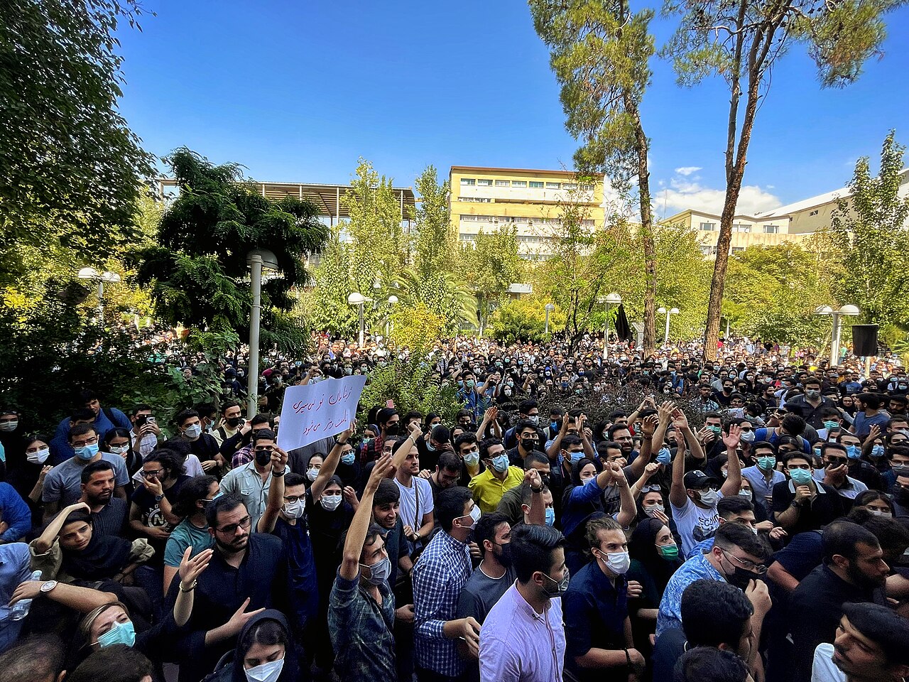 Azerbaycan'da Başörtüsü Yasağına Tepkiler Dinmiyor