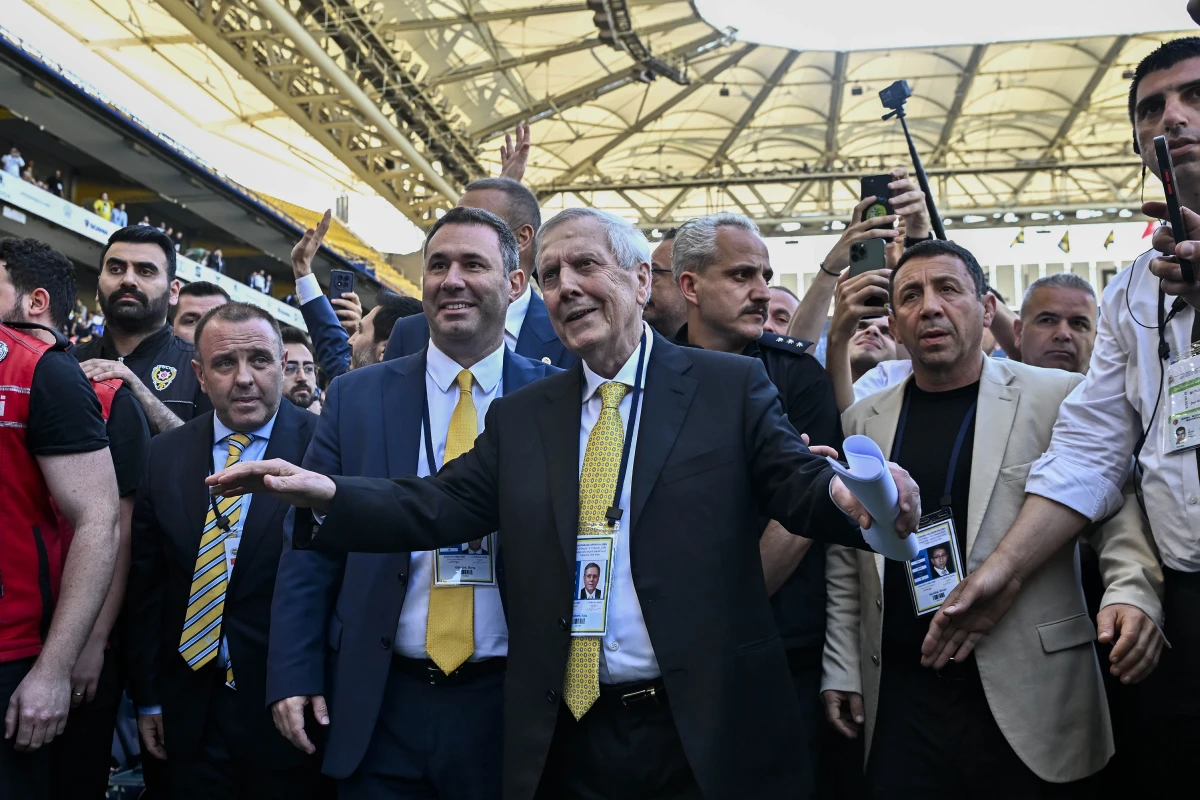 Aziz Yıldırım Fenerbahçe Başkanlığına Yeniden Seçildi