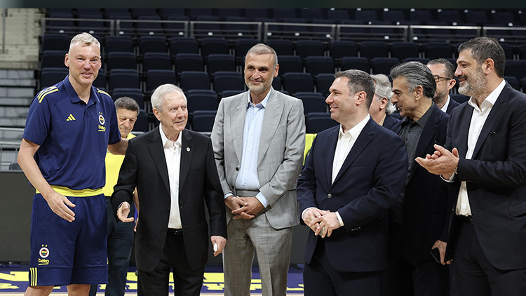 Aziz Yıldırım ve Yönetimden Fenerbahçe Beko'ya Sürpriz Ziyaret