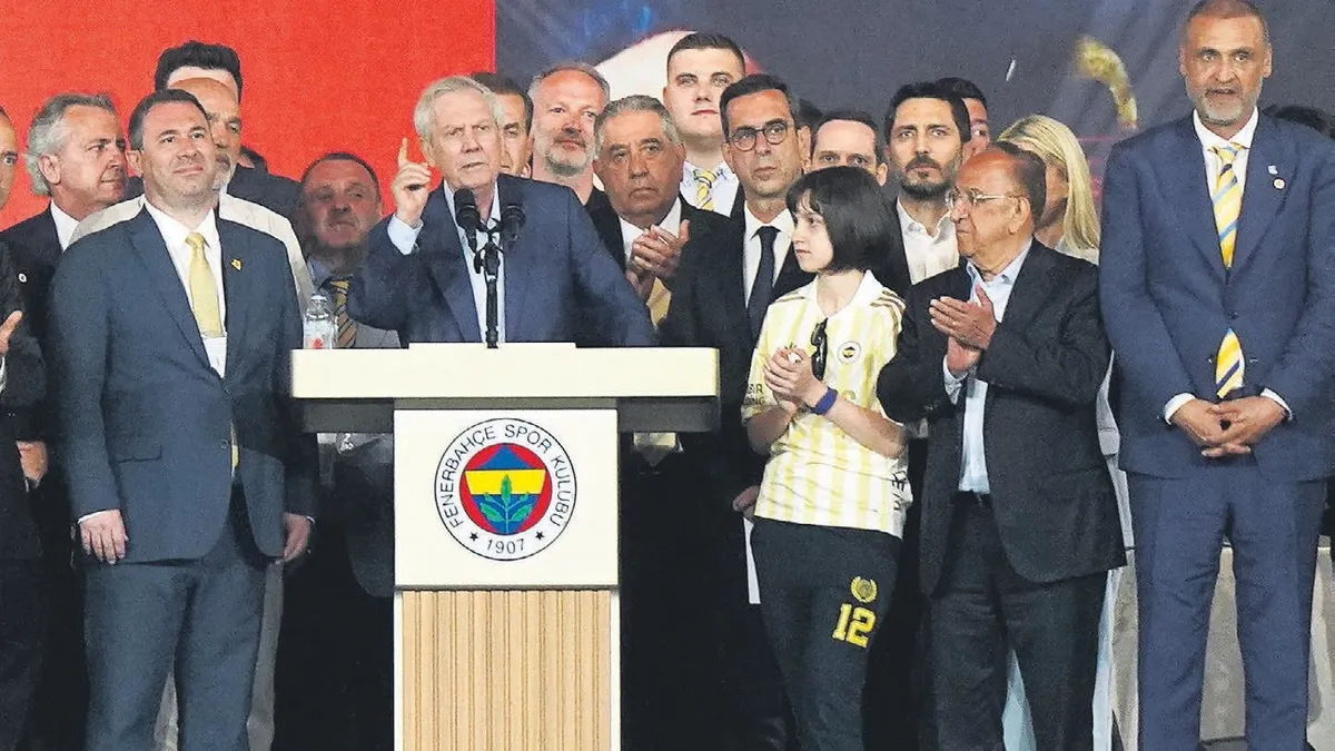 Aziz Yıldırım, Fenerbahçe Başkanlık Seçiminde Rekor Oy Farkıyla Kazandı