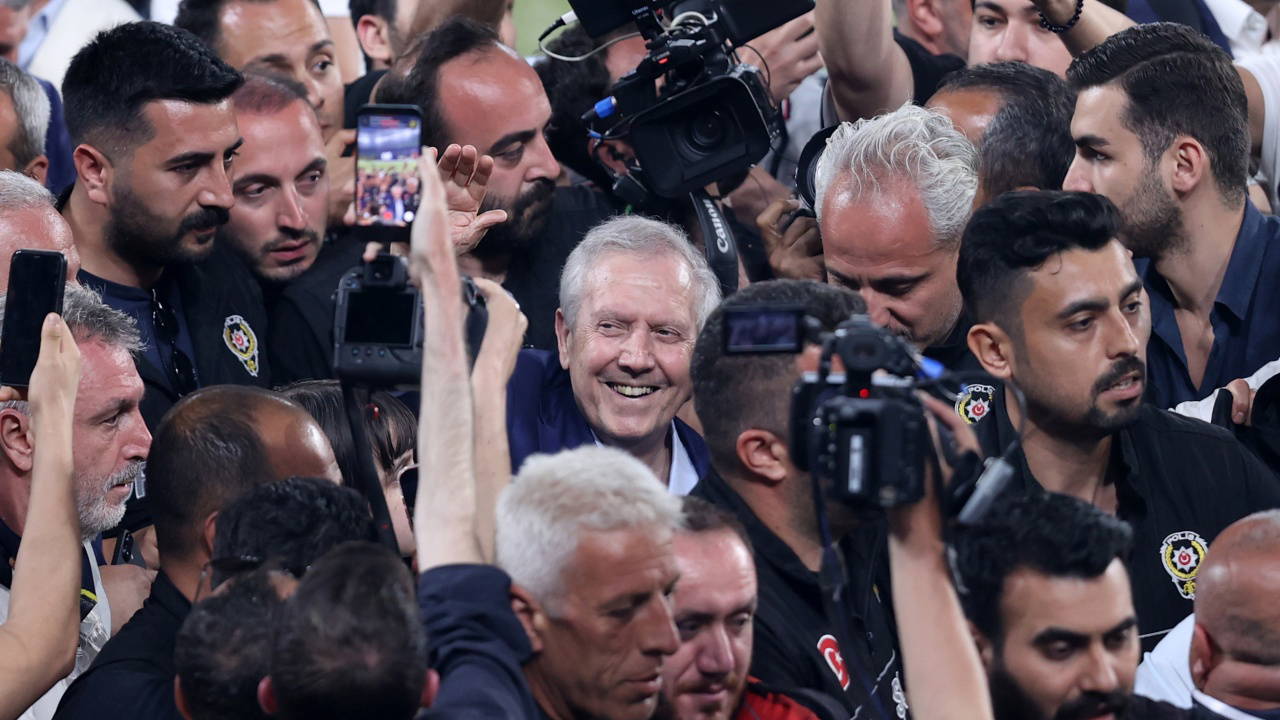 Aziz Yıldırım yeniden Fenerbahçe Başkanı seçildi
