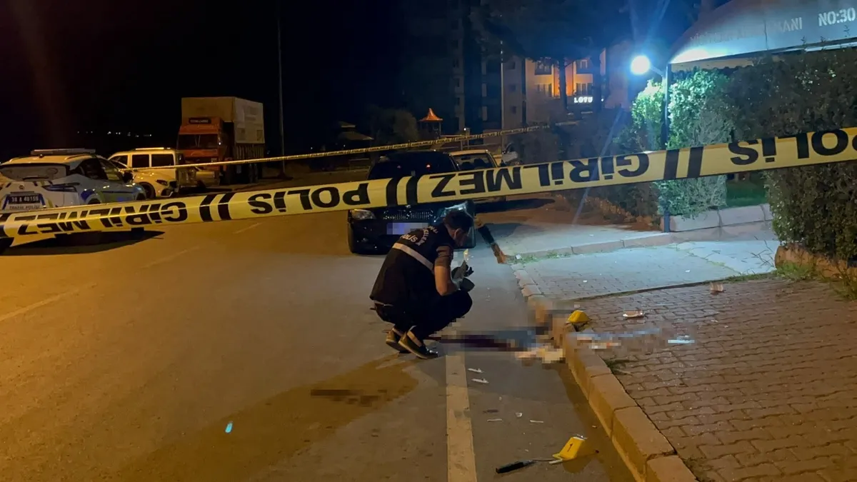 Baba-Oğul Sigara Parası Yüzünden Bıçaklı Kavga Etti