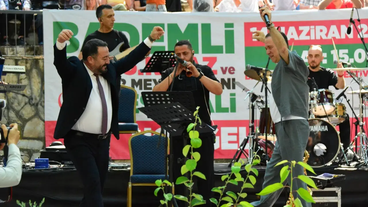 Bademli'de Kiraz ve Meyve Fidanı Festivali Coşkusu