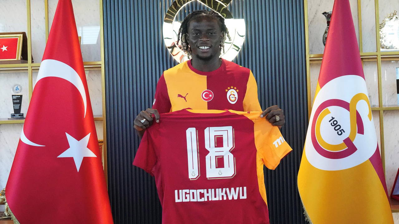 Bafetimbi Gomis'ten Galatasaray'ın Yeni Transferi Lesley Ugokhukwu'ya Destek Mesajı