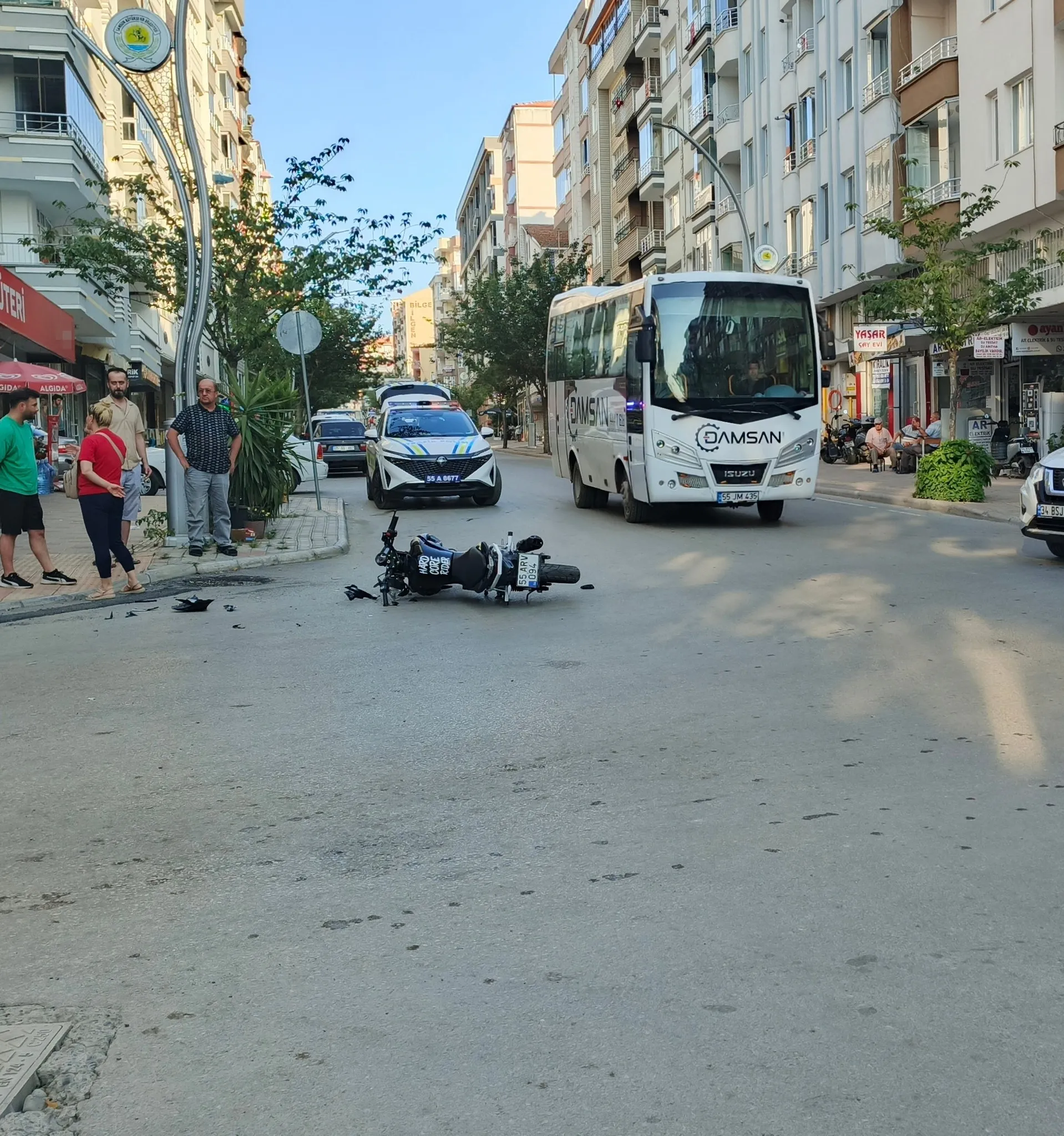Bafra'da motosikletli otomobille çarpıştı: 1 yaralı