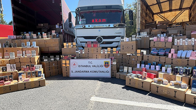 Bağcılar'da 200 Milyonluk Sahte Parfüm Operasyonu: Karekodla Orijinal Aldatmacası