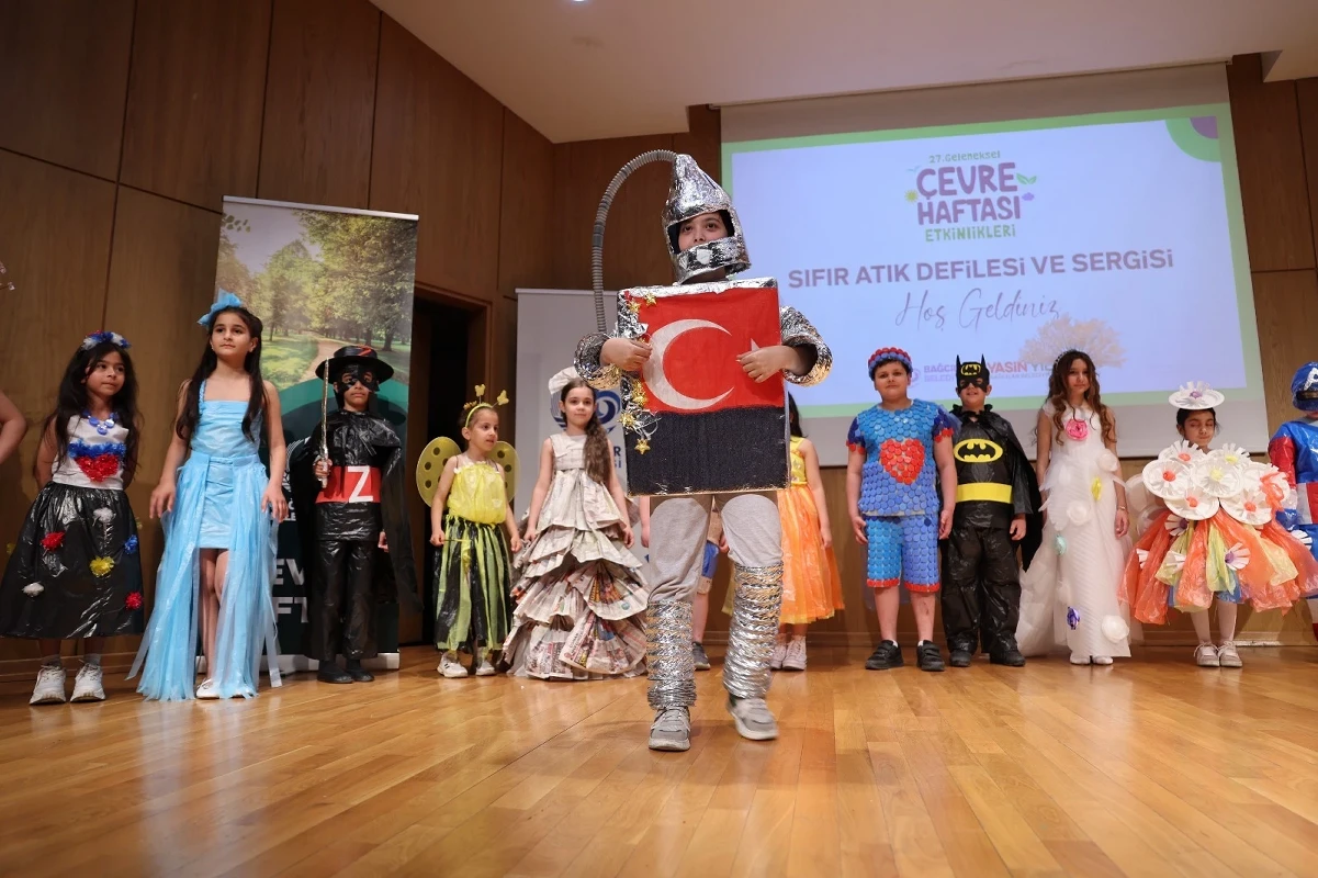 Bağcılar'da çocuklardan 'Sıfır Atık' temalı çevre gösterisi