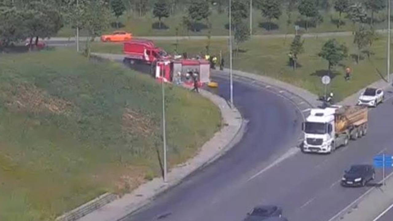 Bağcılar'da itfaiye aracı devrildi: 3 yaralı
