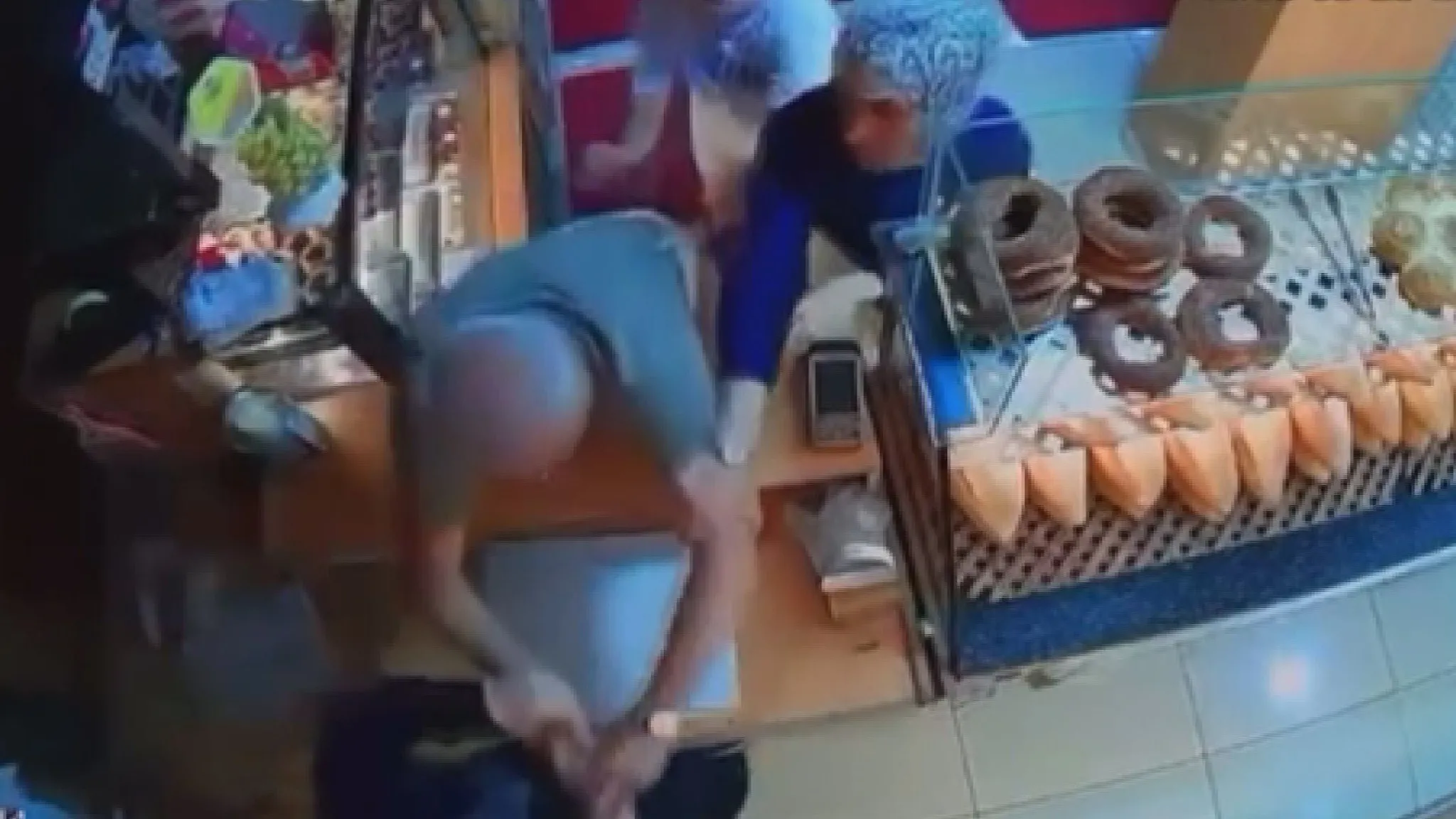 Bağcılar'da Kadın Esnaf Çocuklarının Gözü Önünde Darbedildi