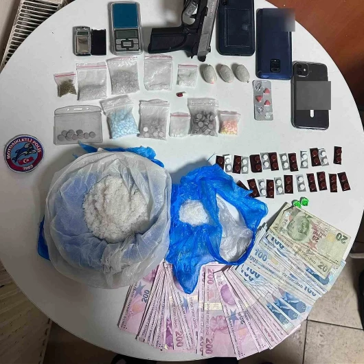 Bağcılar'da Narkotik Operasyonu: 4 Gözaltı