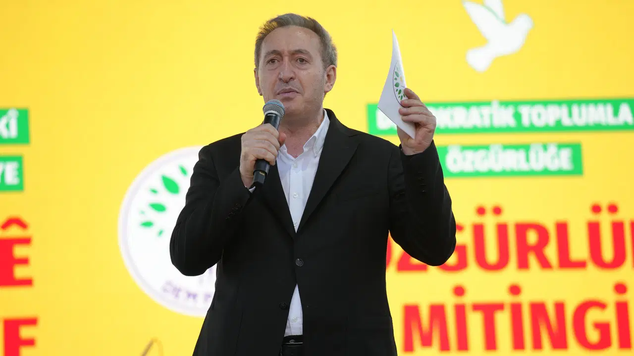 Bağcılar’da Özgürlük Mitingi: Tuncer Bakırhan’dan Öcalan’a Umut Hakkı Çağrısı