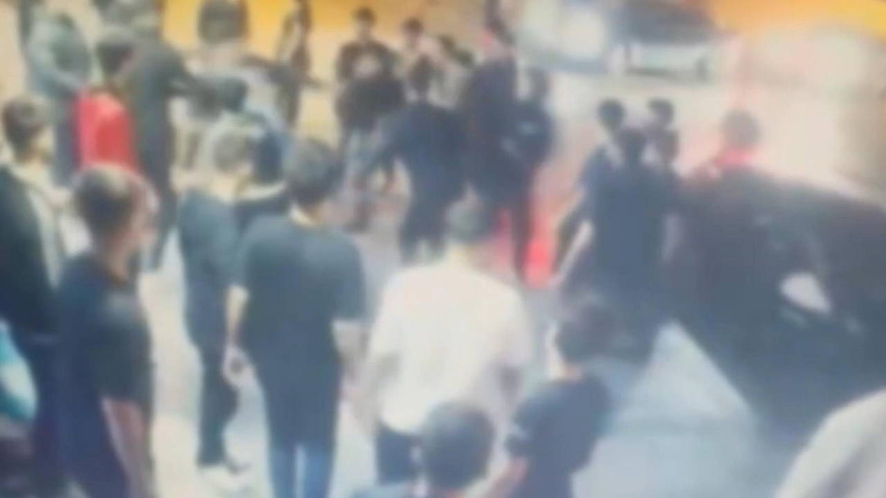Bağcılar'da Sosyal Medya Tartışması Bıçaklı Kavgaya Dönüştü: 2 Yaralı