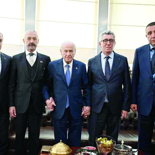 Bahçeli 22 Yıllık Husumeti Bitirdi: Siyasette Yeni Dönem