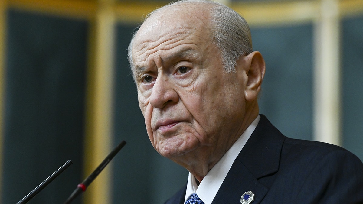 Bahçeli'den Çerçeve Yasa İçin İmza