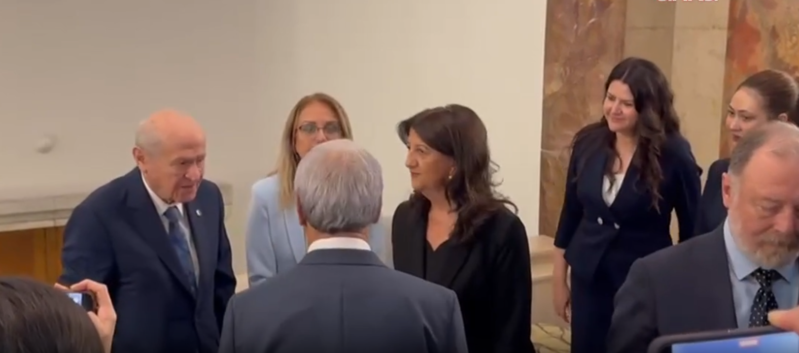 Bahçeli ile DEM Partililerin TBMM'deki Sıcak Teması