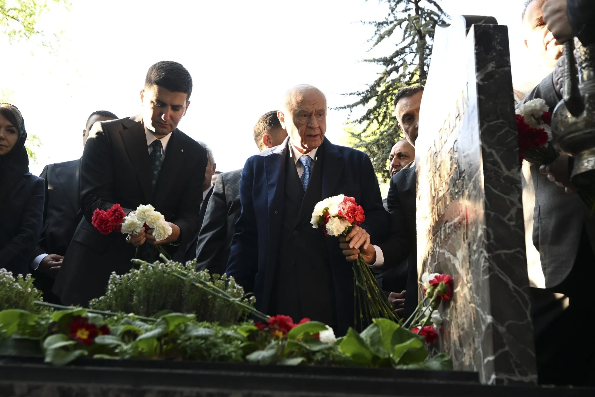 Bahçeli, Türkeş'in Anıt Mezarını Bayramda Ziyaret Etti