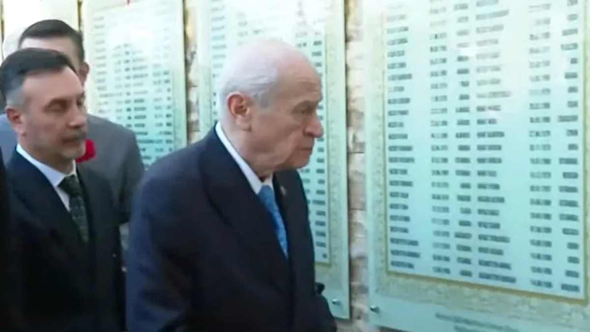 Bahçeli'den Ülkücü Şehitler Anıtı'na ziyaret: Birlik mesajı