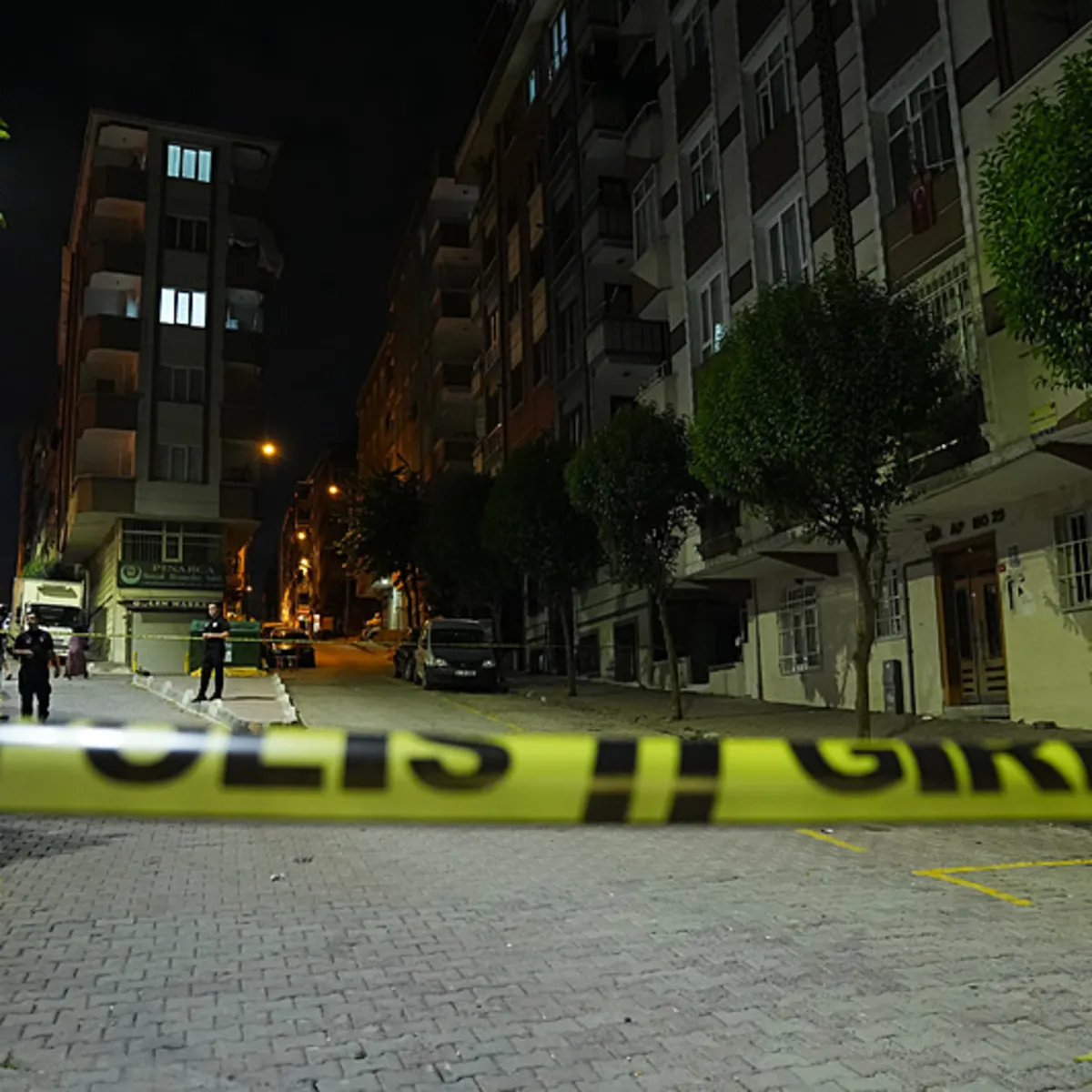 Bahçelievler'de istinat duvarı çöktü: 6 katlı apartman tahliye edildi