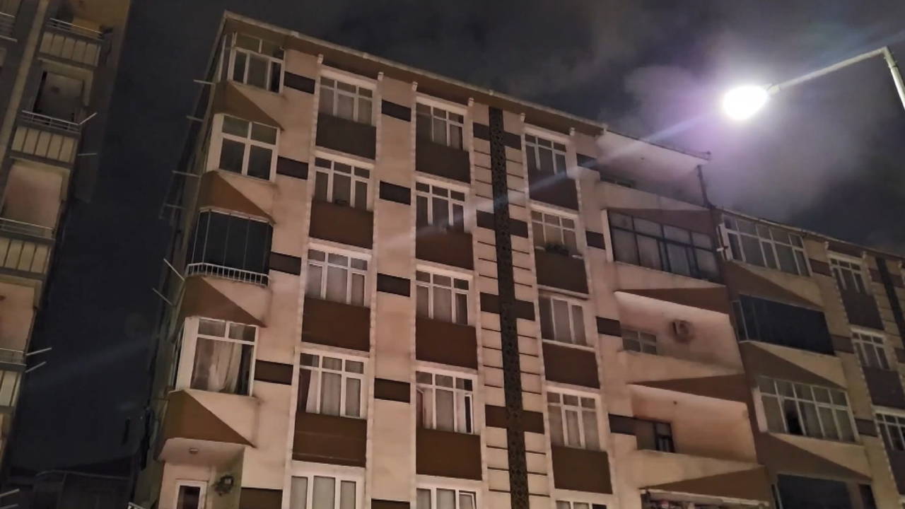 Bahçelievler'de Kolonlarından Ses Gelen Apartman Tahliye Edildi