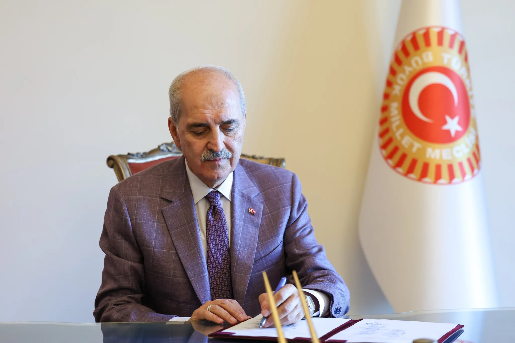 Bahçeli'nin İlk İmzasıyla Yeni Çerçeve Yasa Teklifi TBMM'de