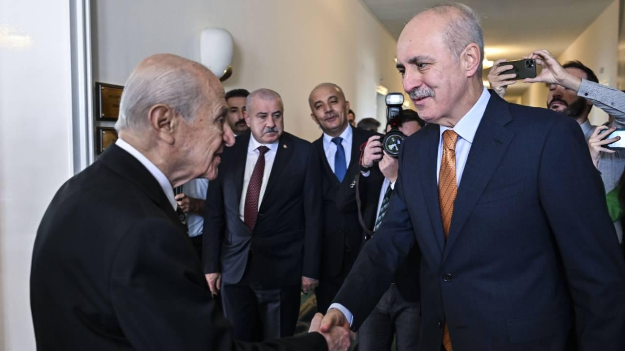 Bahçeli'nin Kurtulmuş'a Tablo Hediyesi: Meclis Gündeminde Yeni Anlam