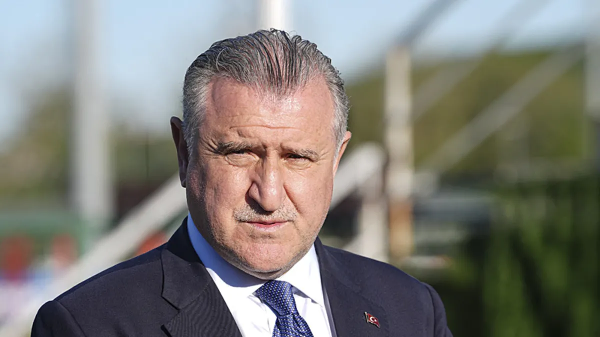 Bakan Bak'tan Aziz Yıldırım'a tebrik