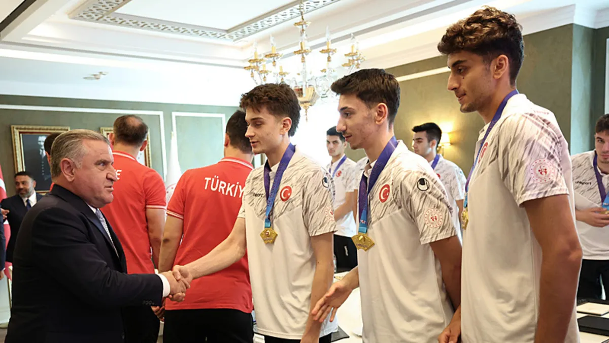 Bakan Bak: İstikrarlı başarılarla voleybol ülkesi haline geldik
