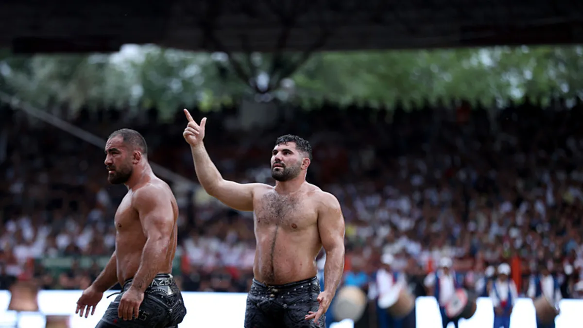 Bakan Bak'tan Kırkpınar Başpehlivanı Erkan Taş'a Tebrik