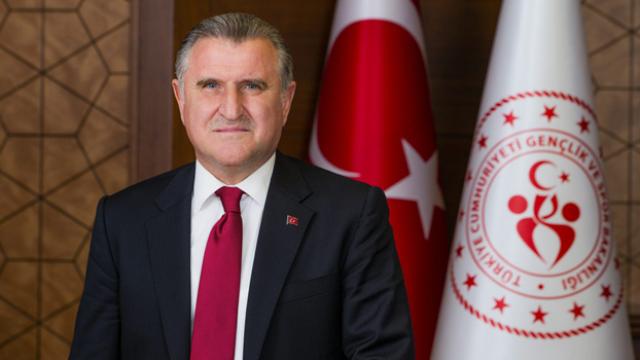 Bakan Bak'tan Milli Basketbolculara Tebrik