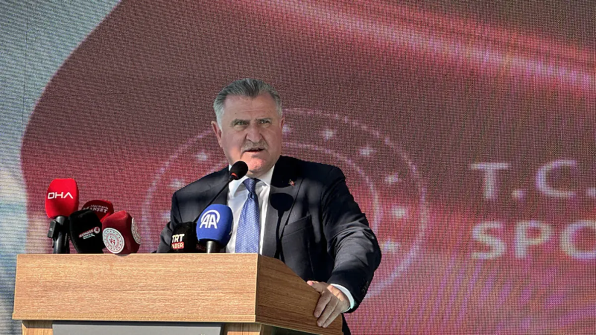 Bakan Bak'tan milli bisikletçi Ramazan Yılmaz'a tebrik