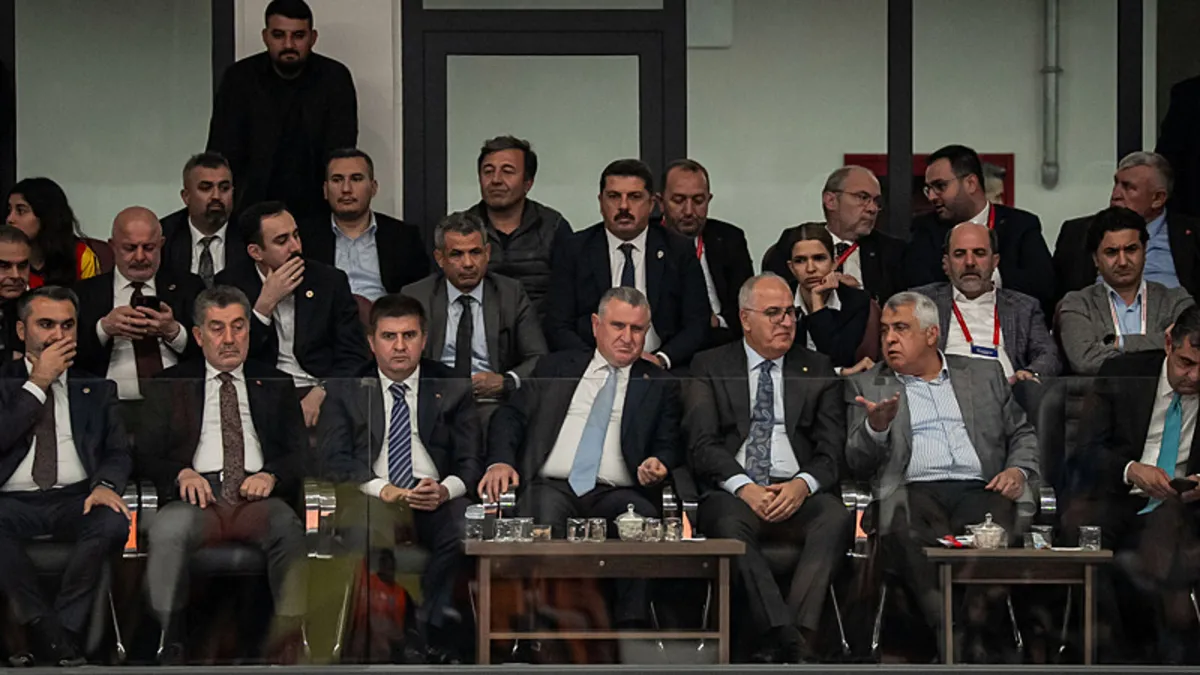 Bakan Bak'tan Galatasaray Voleybol Takımına Tebrik