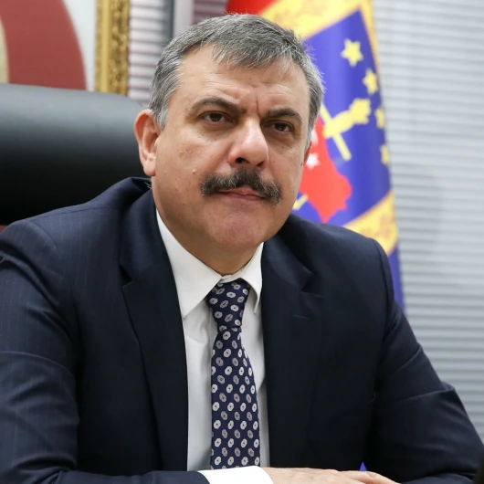 Bakan Çiftçi'den Yaşlı Kadını Kurtaran Polise Tebrik