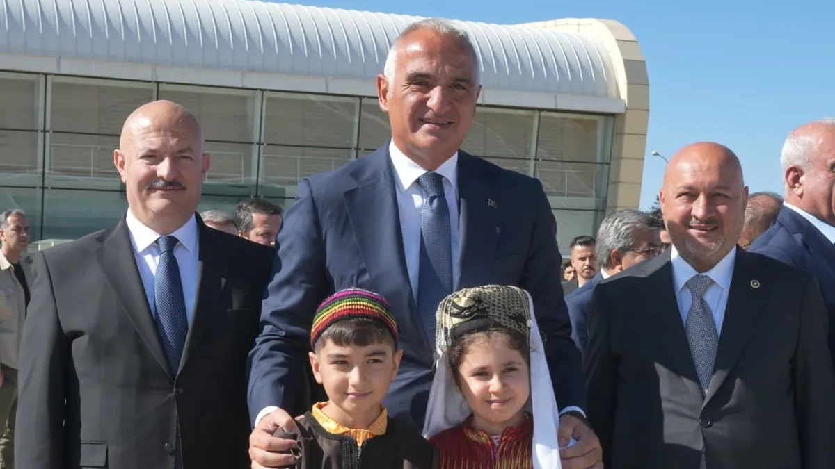 Bakan Ersoy Adıyaman'da: Depremde Hasarlı Cami ve Türbe Yeniden Ayağa Kalktı