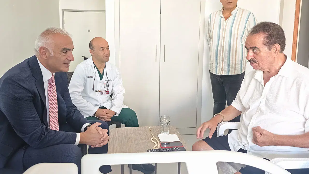 Bakan Ersoy'dan İbrahim Tatlıses'e hastane ziyareti