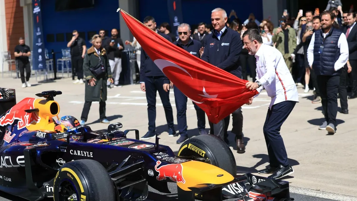 Bakan Ersoy: İstanbul Park 2027'den itibaren F1 Takviminde