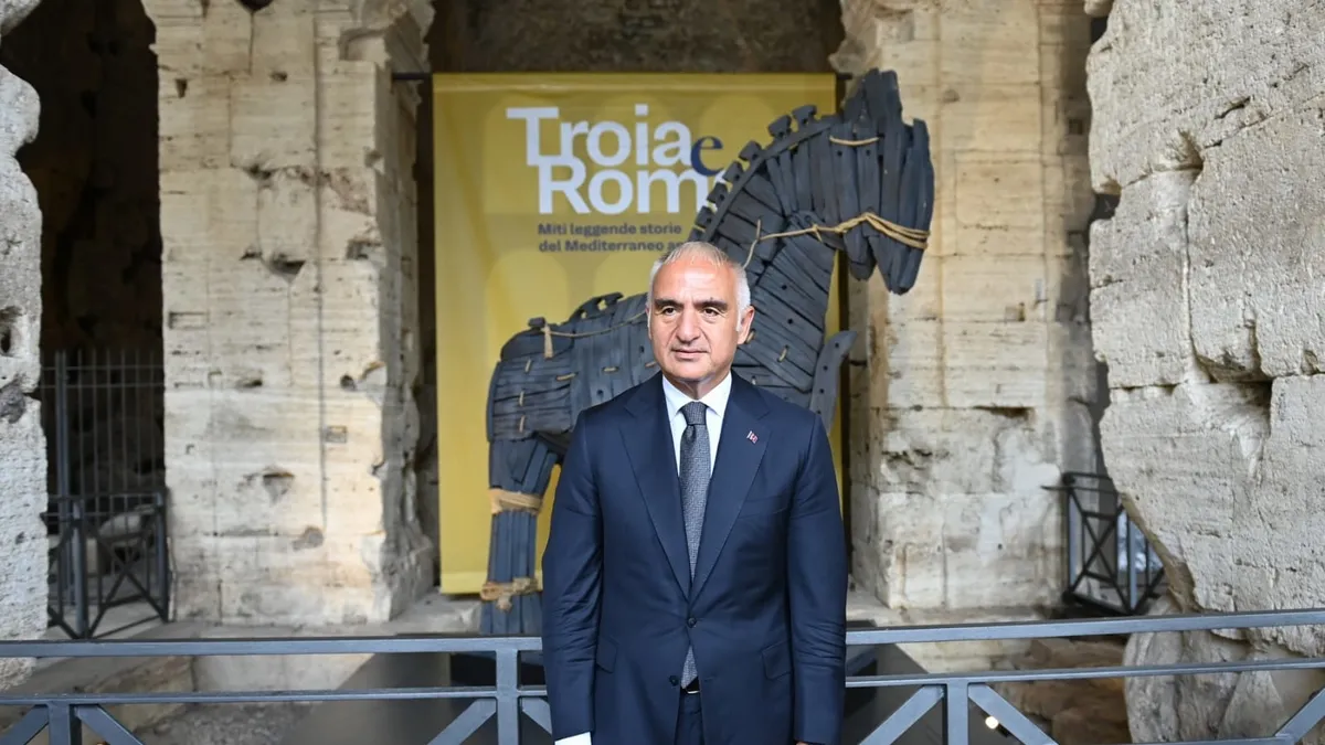 Bakan Ersoy Roma'da: Türkiye'nin kültürel mirasını Kolezyum'da tanıttı