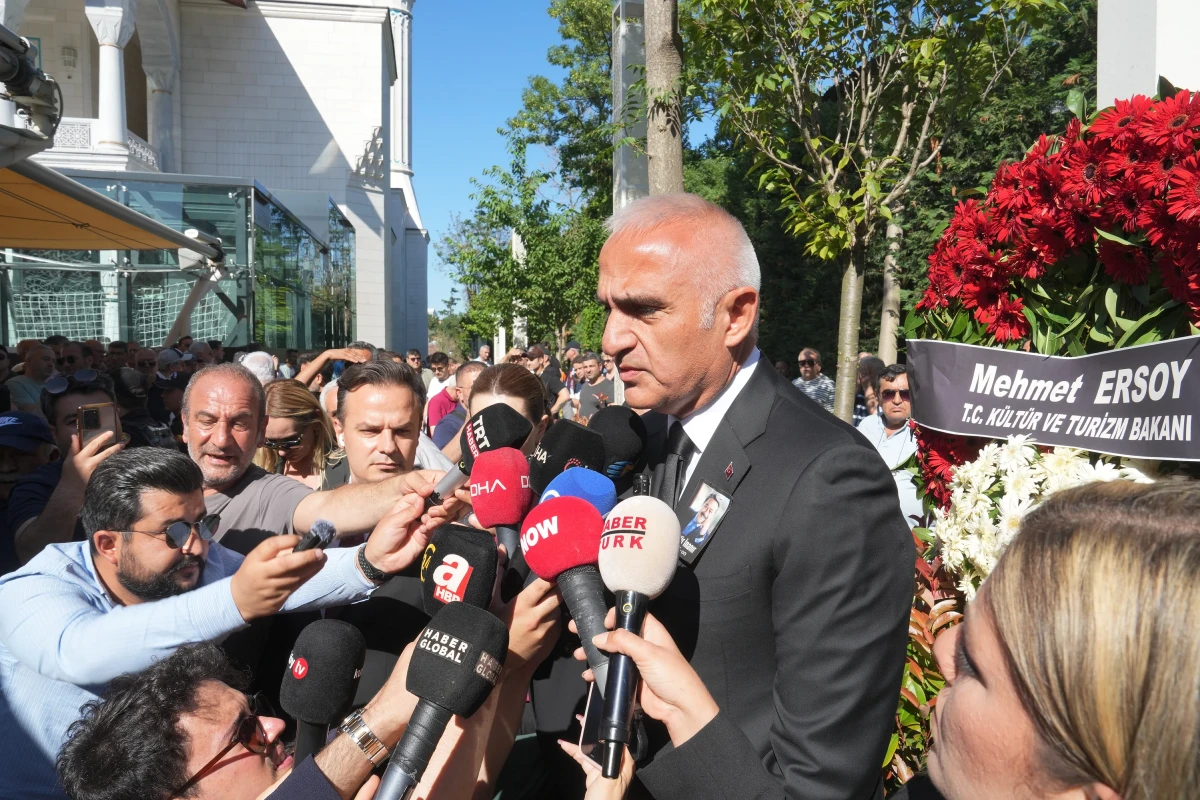 Bakan Ersoy'dan Kadir İnanır'a son veda: Yeşilçam'ın altın dönemine veda ediyoruz