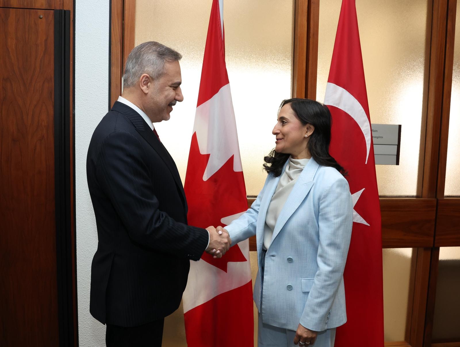 Bakan Fidan, Kanadalı mevkidaşı Anand ile Ottawa’da görüştü