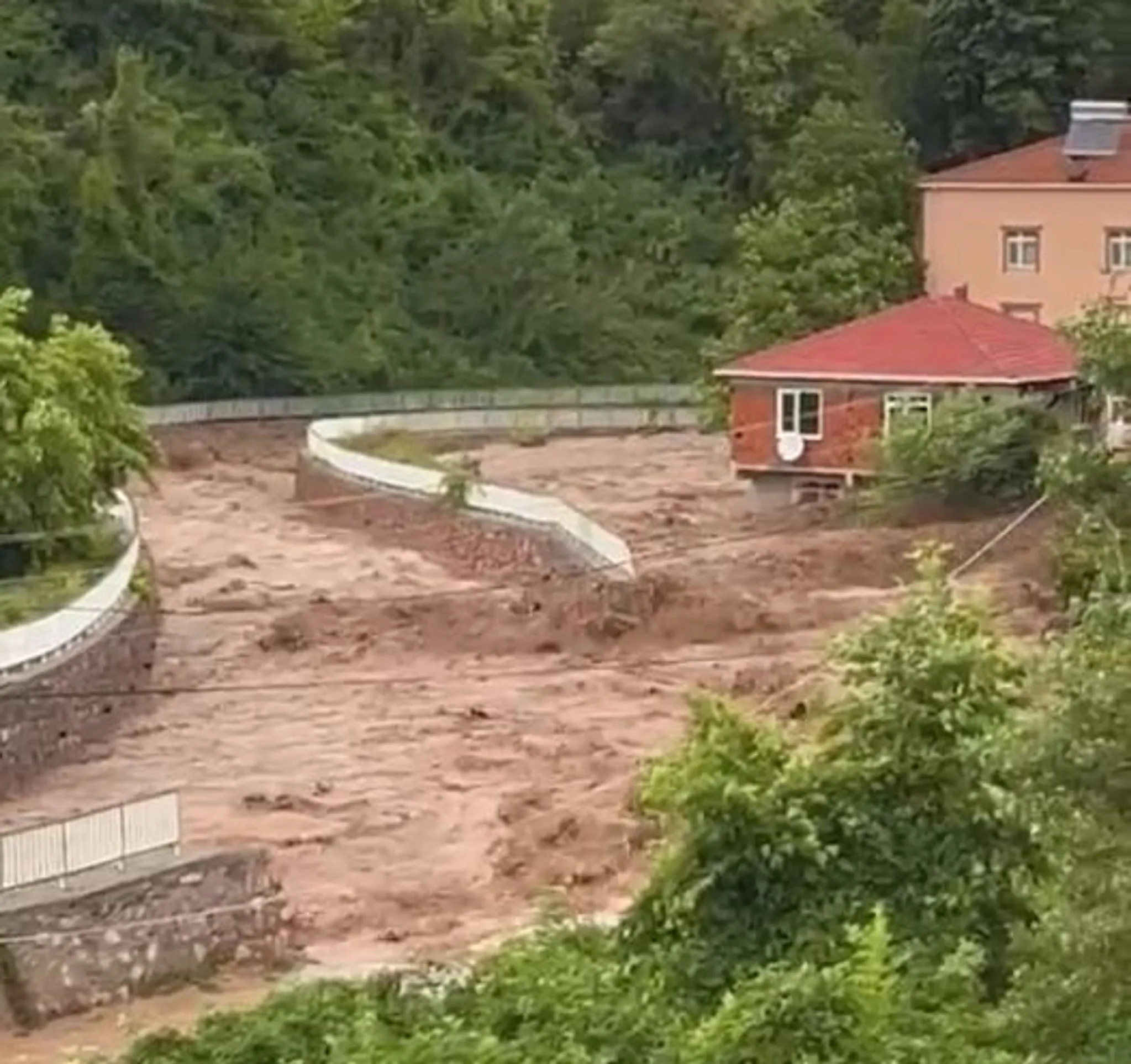 Bakan Göktaş'tan Selzedelere 5 Milyon TL Acil Destek