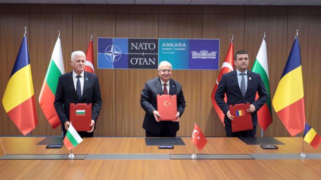 Bakan Güler, Bulgar ve Romen mevkidaşlarıyla savunma işbirliğini görüştü